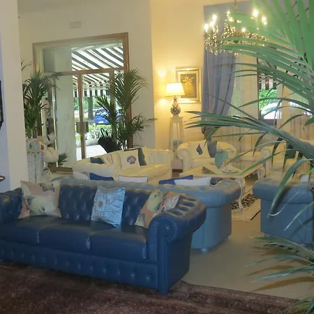 Tirreno Готель